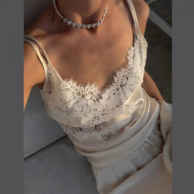 ชุดเสื้อสายเดี่ยวผ้าซาตินลูกไม - Cami Top Lace บทวิจารณ์และราคา